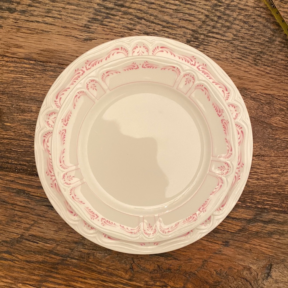 Lenox, 1 salad plate and 2 bread and butter plates
Pattern: White Sands Pink